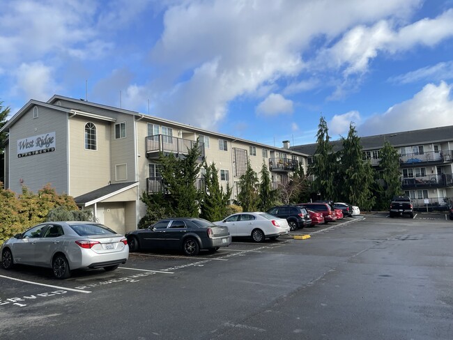 West Ridge Apartments in Everett, WA - Building Photo - Primary Photo