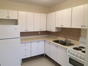 821 Douglas St in North Bay, ON - Building Photo - Building Photo