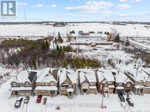 17 Jeanne Pynn Ave in Georgina, ON - Building Photo - Building Photo