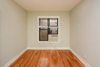2850 N Mildred Ave, Unit M01H in Chicago, IL - Building Photo - Building Photo