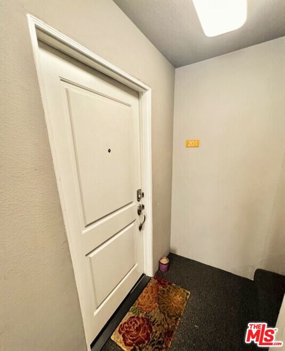 355 N Maple St in Burbank, CA - Building Photo - Building Photo