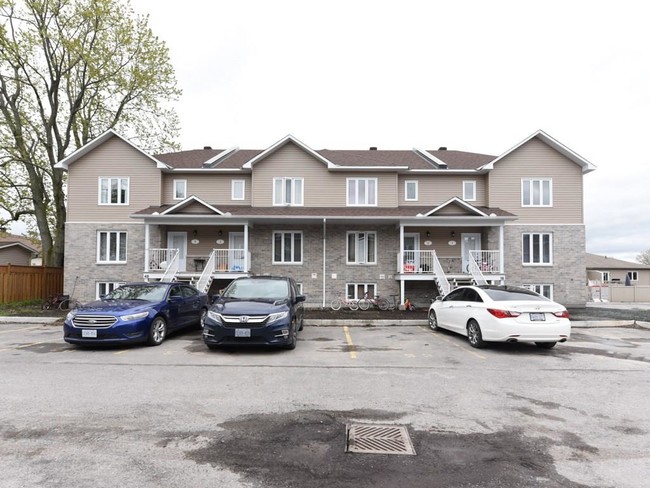 500 Ovana Cres in Alfred and Plantagenet, ON - Building Photo - Building Photo