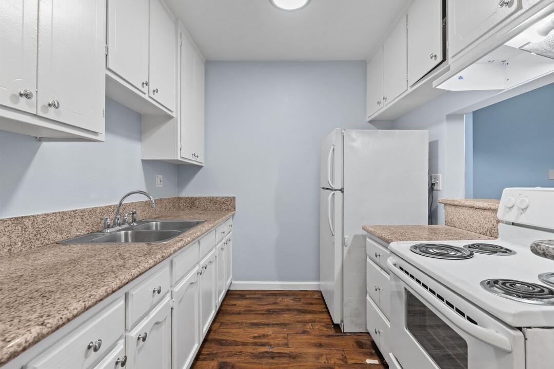 927 Daisy Ave, Unit 15 in Long Beach, CA - Foto de edificio