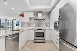 200 Sunny Isles Blvd in Sunny Isles Beach, FL - Building Photo - Building Photo