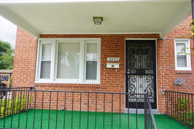 3902 Emmart Ave in Baltimore, MD - Building Photo - Building Photo