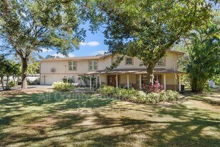 1833 N Keene Rd in Clearwater, FL - Building Photo
