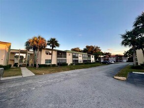 4147 NW 90th Ave in Coral Springs, FL - Foto de edificio - Building Photo