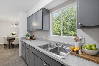 The Village at Wesley Chapel in Decatur, GA - Foto de edificio - Building Photo