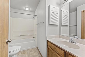 2134 Stirrup Ln in Toledo, OH - Foto de edificio - Building Photo