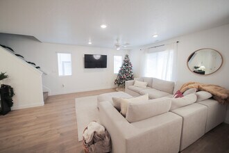 1737 S Devils Garden Ln in Washington, UT - Foto de edificio - Building Photo