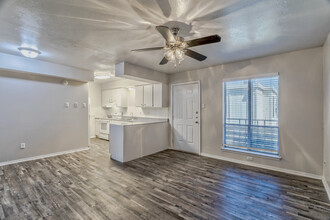 La Fortuna Apartments in Dallas, TX - Foto de edificio - Interior Photo