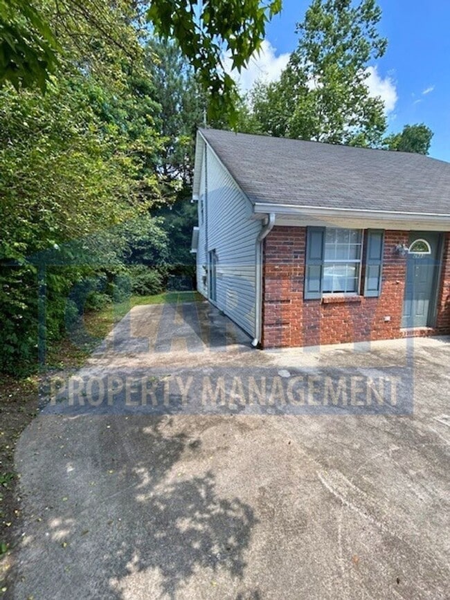 2933 Adkisson Dr in Cleveland, TN - Building Photo - Building Photo