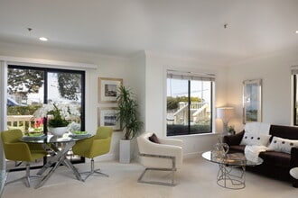 585 Laine St, Unit 6 in Monterey, CA - Foto de edificio - Building Photo