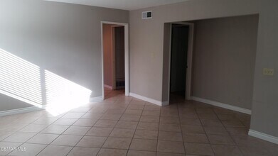 1098 Glenbridge Cir in Westlake Village, CA - Building Photo - Building Photo