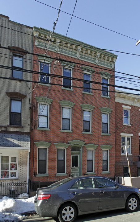 493 Monmouth St in Jersey City, NJ - Foto de edificio