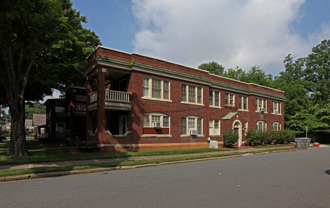 Harris Apartments in Charlotte, NC - Building Photo