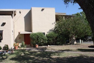 537 Sand Bend Dr in Kerrville, TX - Building Photo
