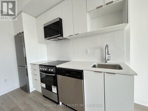 4569 Kingston Rd in Toronto, ON - Building Photo - Building Photo