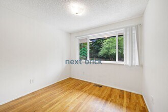 14502 Main St in Bellevue, WA - Building Photo - Building Photo