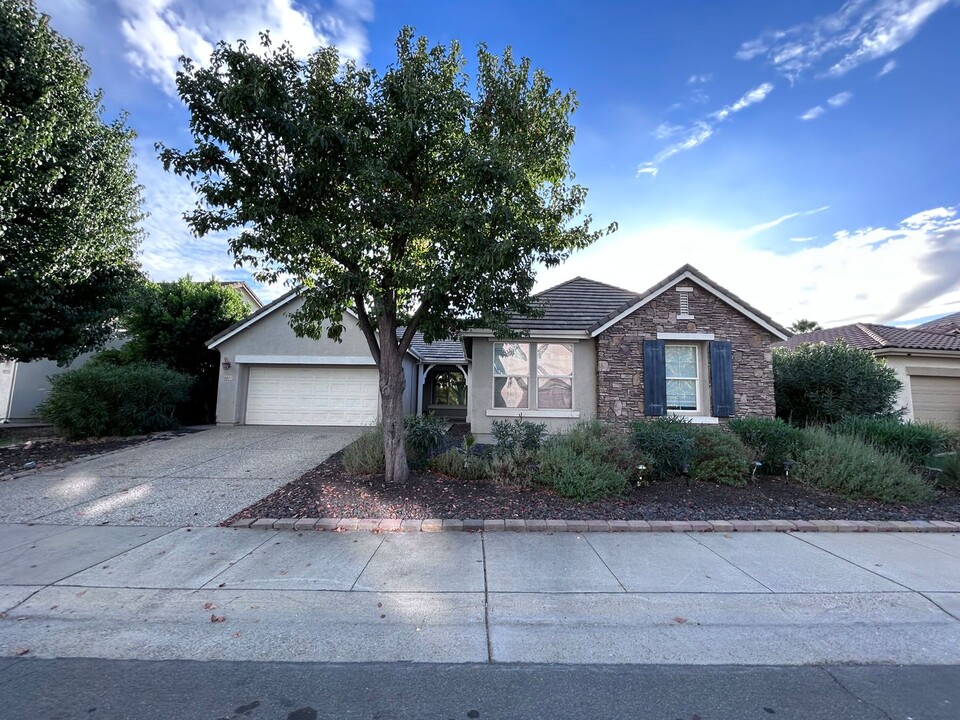 5577 Kalispell Way in Sacramento, CA - Building Photo