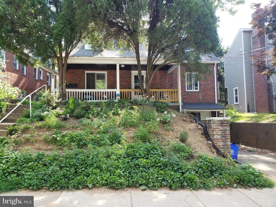 8002 Garland Ave in Takoma Park, MD - Building Photo