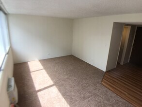 1560 Kanunu St in Honolulu, HI - Foto de edificio - Building Photo