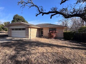 249 Wedgewood Ln in Kerrville, TX - Building Photo