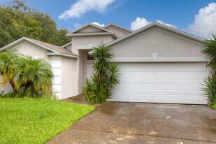 1906 Lakeview Way in Poinciana, FL - Building Photo