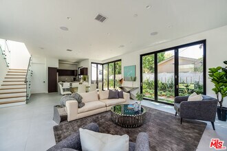370 N San Vicente Blvd in West Hollywood, CA - Building Photo - Building Photo