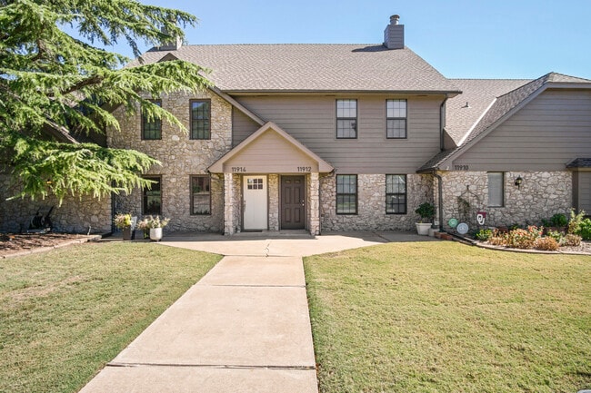 11912 Shady Trail Ln in Oklahoma City, OK - Building Photo - Building Photo