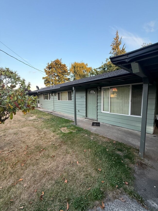 property at 802 N 20th Ave