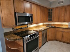 669 W Oakland Park Blvd in Wilton Manors, FL - Building Photo