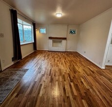 1107 NE 155th St in Shoreline, WA - Foto de edificio - Building Photo