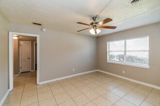 7909 Caxton Cir W in Jacksonville, FL - Building Photo - Building Photo
