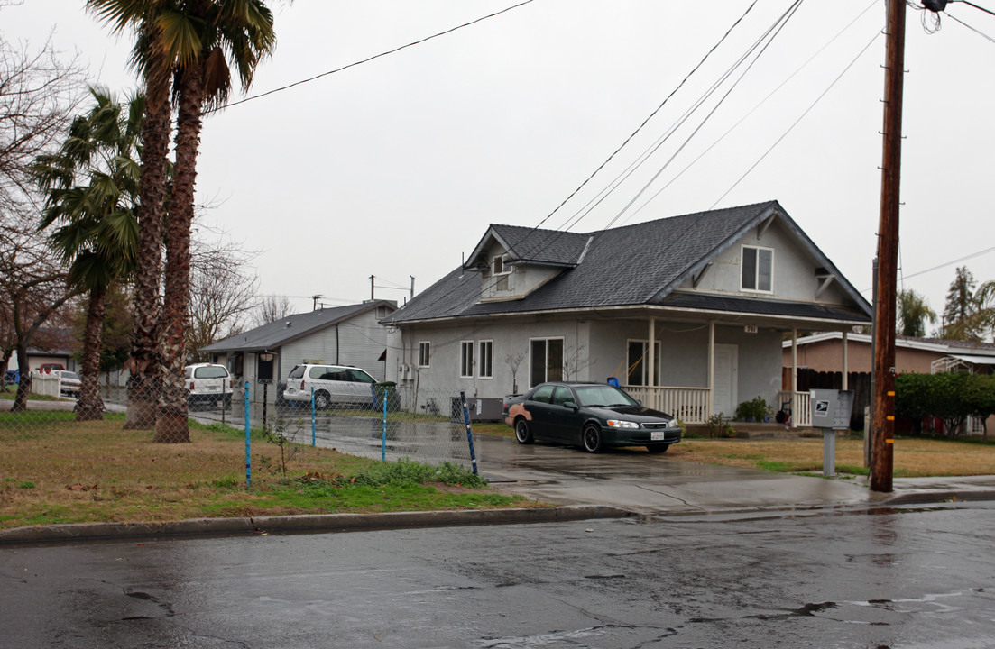 701 Chestnut St in Turlock, CA - Building Photo