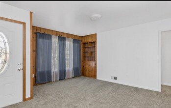 570 N 8th E in Mountain Home, ID - Building Photo - Building Photo