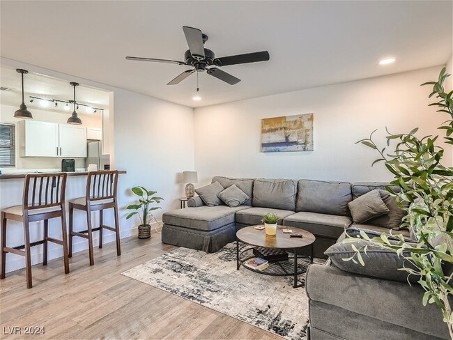 75 Constitution Ave in Henderson, NV - Building Photo - Building Photo