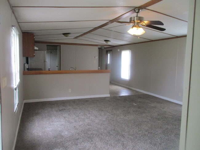411 Debbie St in Oak Grove, KY - Building Photo - Building Photo