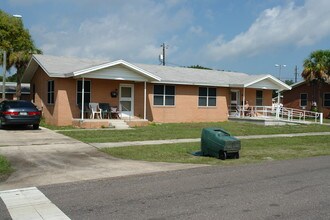 908-1028 S 10th St in Fernandina Beach, FL - Building Photo - Building Photo