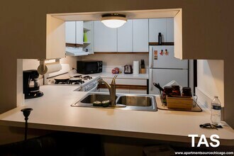 631 W Arlington Pl, Unit G in Chicago, IL - Foto de edificio - Building Photo