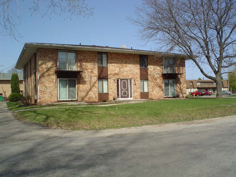 2405 Honey Lou Ct in Appleton, WI - Building Photo