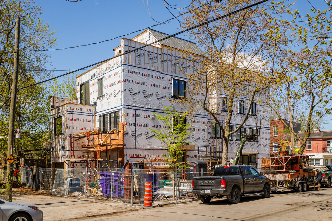 2603 De Rushbrooke Rue in Montréal, QC - Building Photo