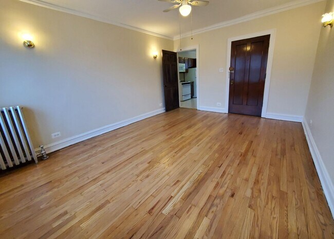 3054 W Irving Park Rd in Chicago, IL - Building Photo - Building Photo