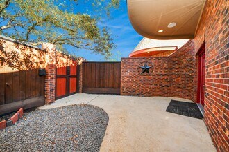 832 W 27th St in Houston, TX - Foto de edificio - Building Photo