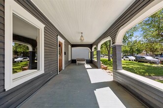 826 Woodlawn Ave in Dallas, TX - Building Photo - Building Photo