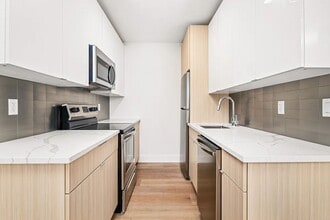 23-33-33 Astoria Blvd in Queens, NY - Building Photo - Building Photo