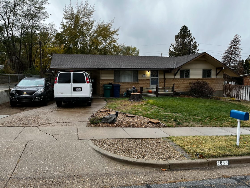 3855 S 1925 W in Roy, UT - Foto de edificio