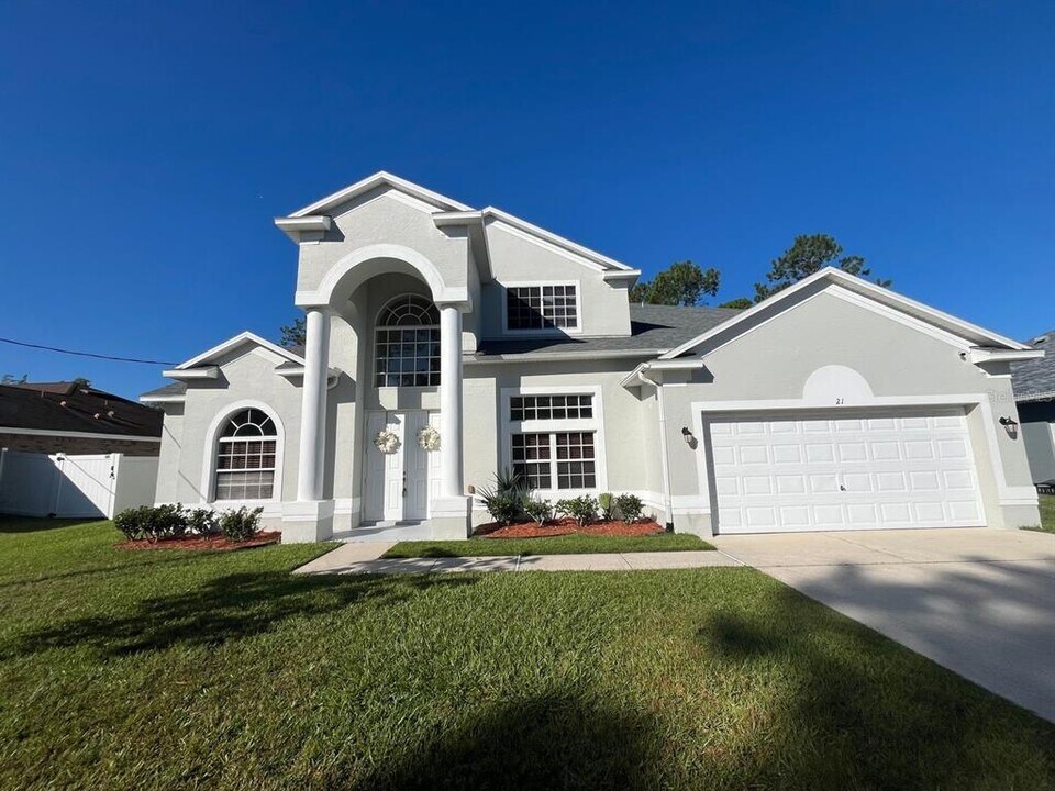 21 Whittingham Ln in Palm Coast, FL - Building Photo