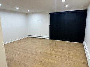 1653 Cass Lake Rd, Unit A in Keego Harbor, MI - Foto de edificio - Building Photo