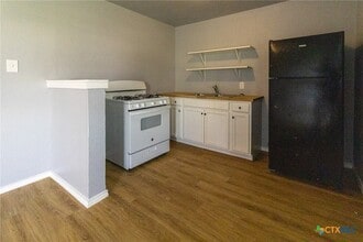 116 W Avenue A, Unit A in Killeen, TX - Foto de edificio - Building Photo